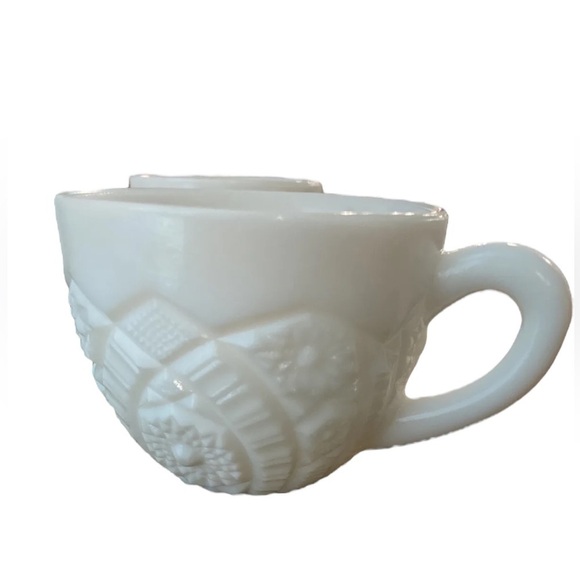 Vintage McKee Concord Opaque Milk Glass Punch Cups Mugs‎ Set of 4 - Picture 2 of 6